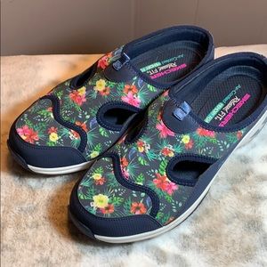 Sketchers - Floral - size 8